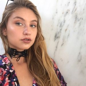 Meet your Posher, Eva